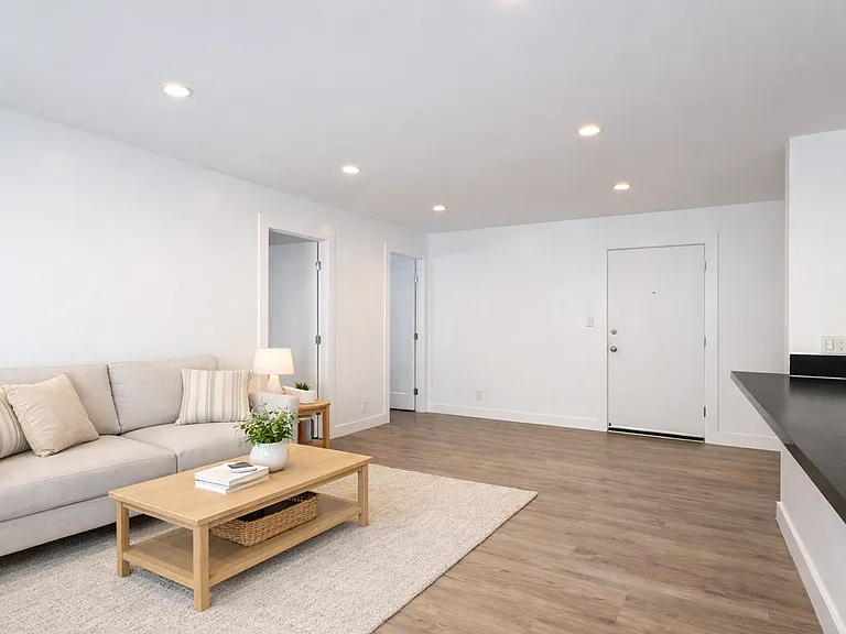 6556 Lamirada Ave — Photo 11