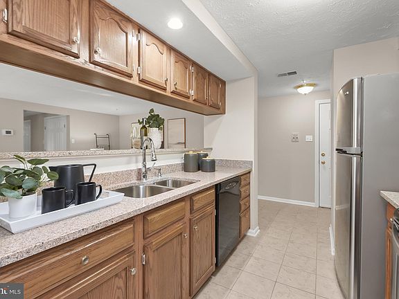 4th image of 676 Jupiter Hills Ct #3-C