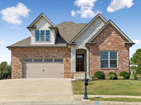 221 Dorchester Cir, Clarksville, TN 37043