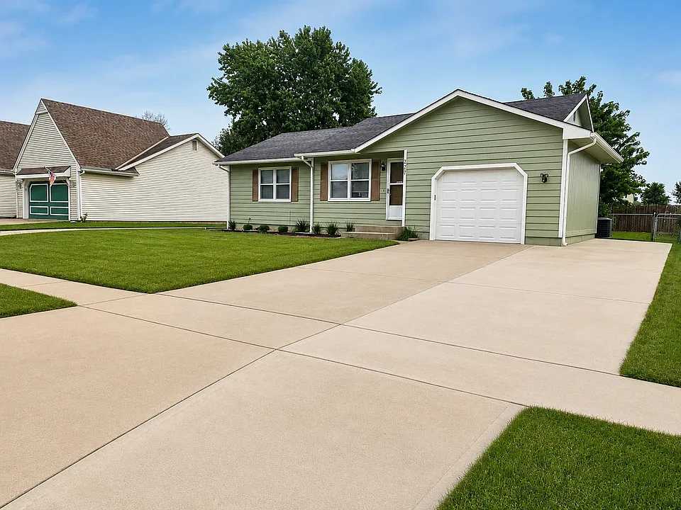 227 E Colleen Dr