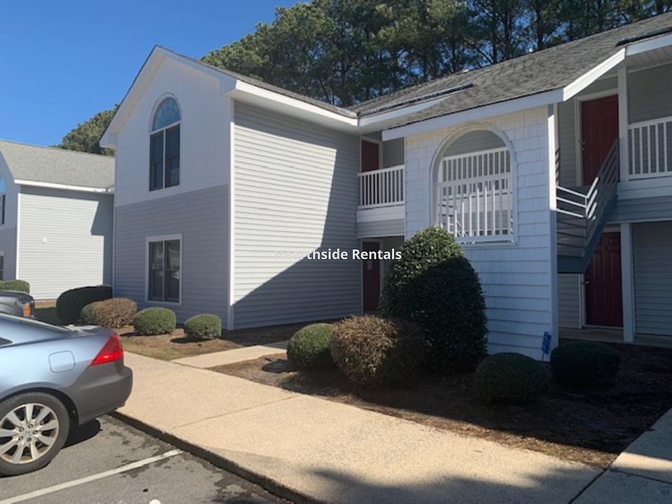 1st image of 107D W Victoria Ct