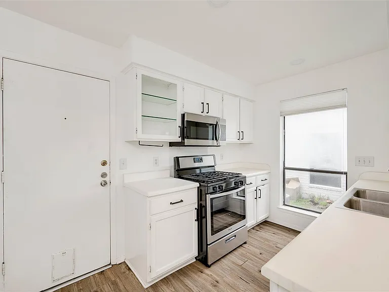 6705 Lancret Hill Dr — Photo 8