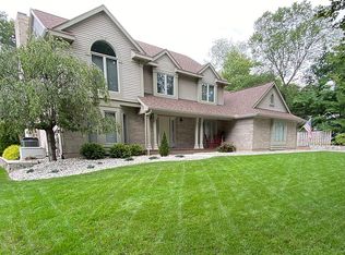 2106 Dilloway Dr, Midland, MI 48640