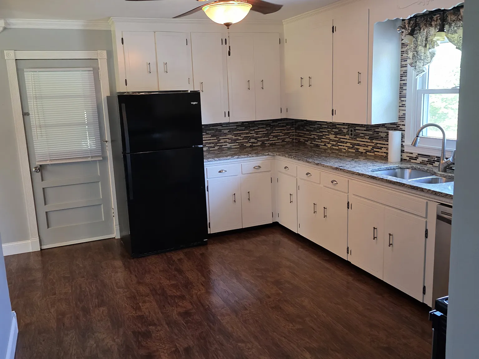 3 bed, 2080 sqft, $2,200 — Photo 3