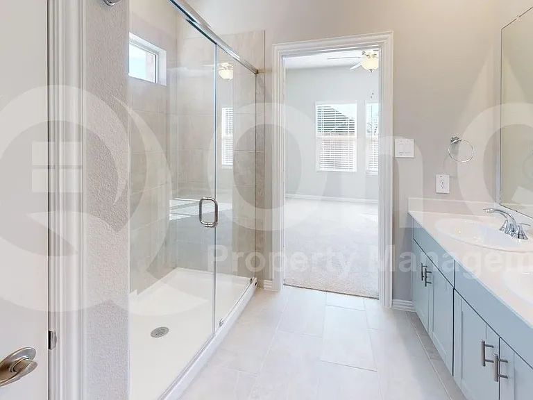 505 Blanton St — Photo 17
