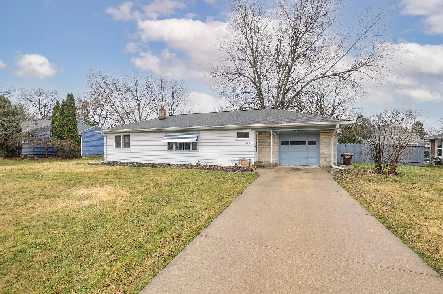 1004 Westfield Dr photo 1