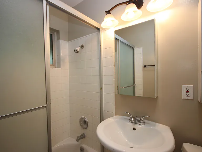 976 E Villa St #11 — Photo 14