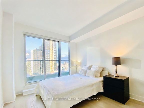 5th image of 955 Bay St #3208