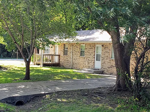 136 Glen St Photo 1