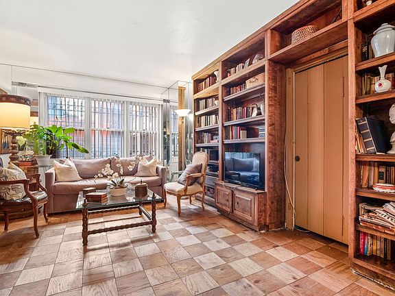 3rd image of 205 E 63rd St APT 3H
