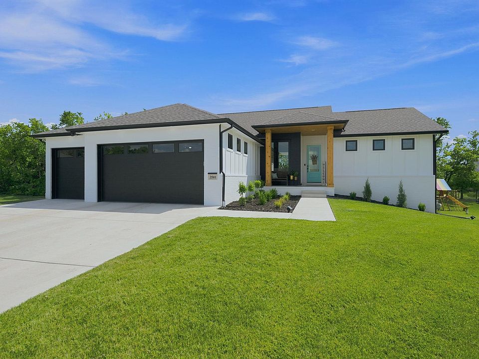 1st image of 2501 N Emerald Ct