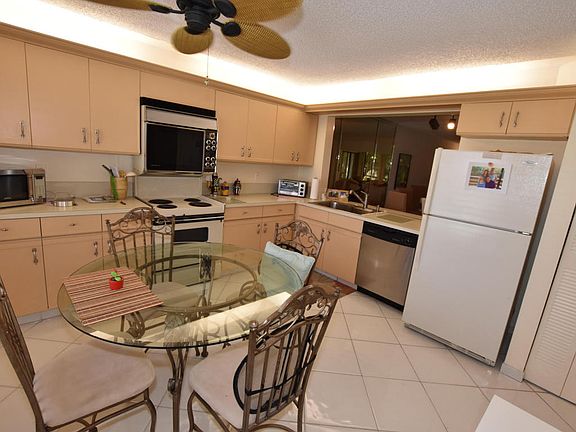 3rd image of 5660 Fairway Park Dr APT 202