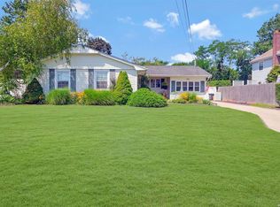 82 Harp Ln, Sayville, NY 11782