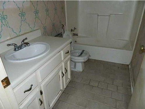 5th image of 905 Maplewood Dr