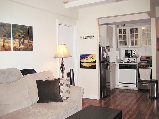 Rented by Segallis Real Estate | media 20