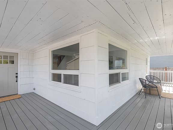 4th image of 11822 24th Street E
