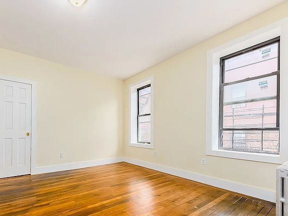 2nd image of 975 Washington Ave #3L