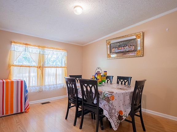 4th image of 95 Roberts St