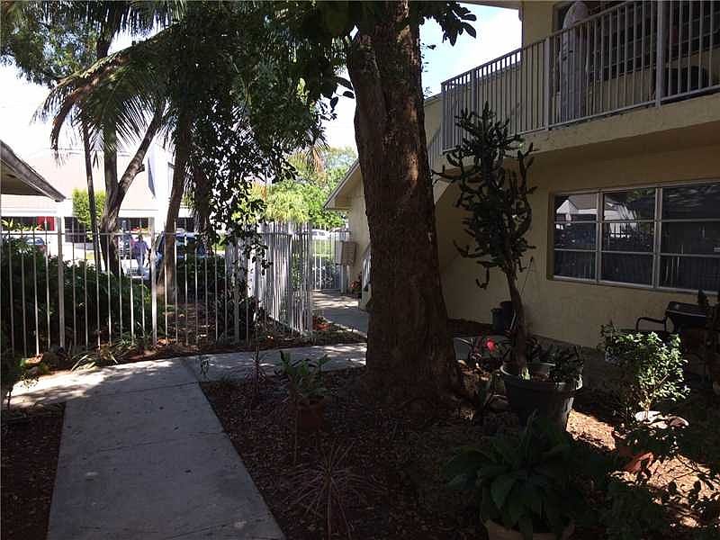 1st image of 414 SE 14th St