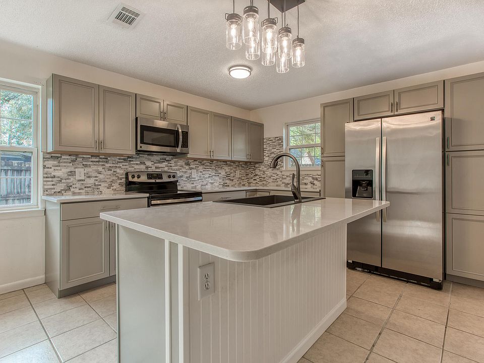 1st image of 441 Larkspur Ct