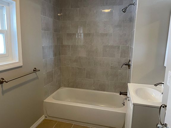 3rd image of 1061 Hancock Ave #2