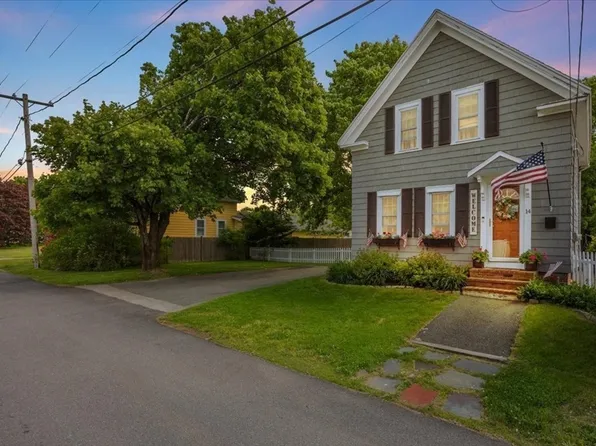 14 Washburn St, Middleboro, MA 02346