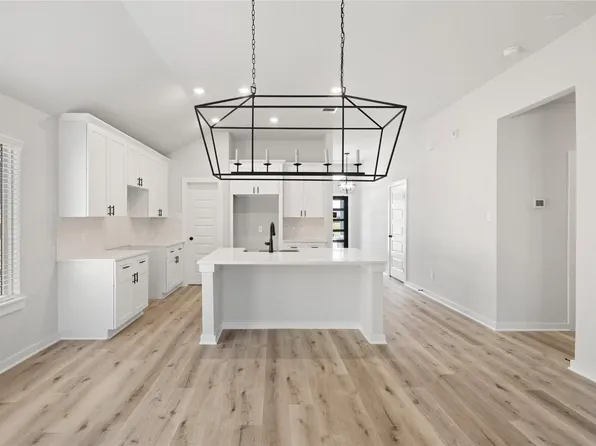 8323 Amber Summit Ln, Angleton, TX 77515