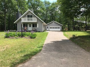 11 Stonegate Dr, Marquette, MI 49855
