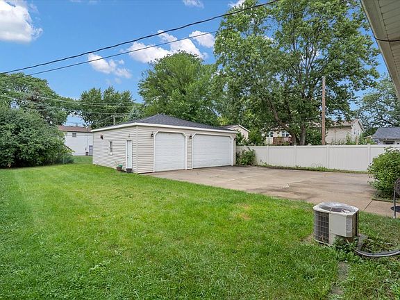 5th image of 1402 S Robert Dr