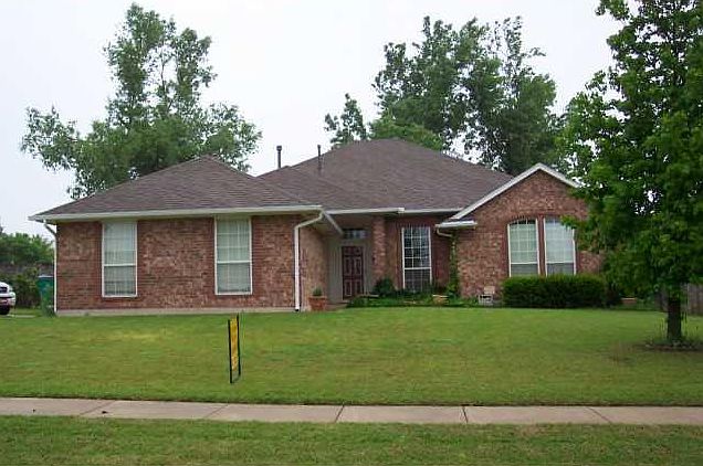 1st image of 905 N Shiloh Ter