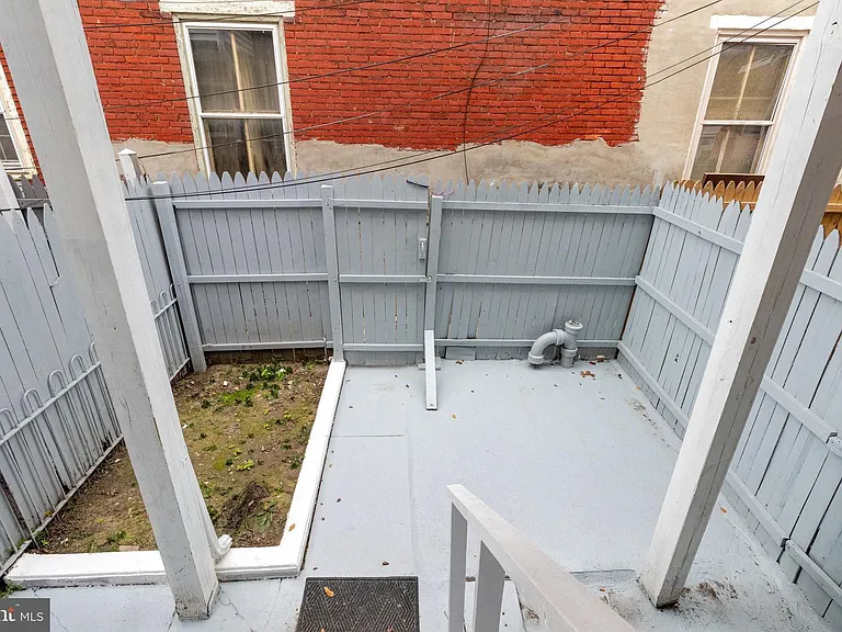1353 Howard St — Photo 27