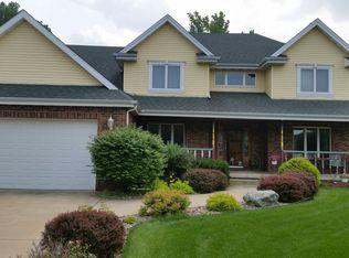 9575 Hickory Ln, Saint John, IN 46373