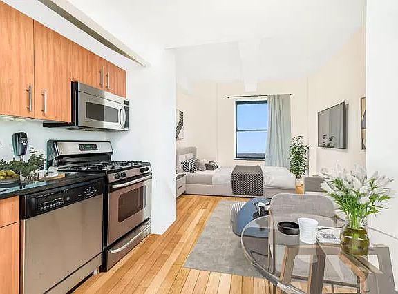 5th image of 20 West St APT 42E