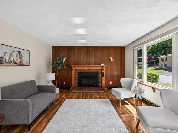 60 Pinedale St, Southbridge, MA 01550