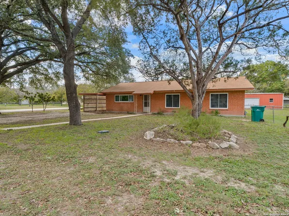 913 GENTILZ ST, Castroville, TX 78009