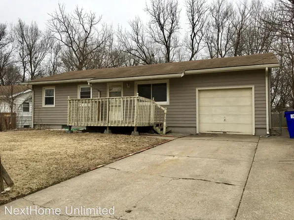1321 Fogarty Dr, Junction City, KS 66441