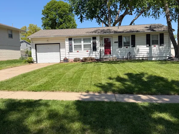 12814 A St, Omaha, NE 68144
