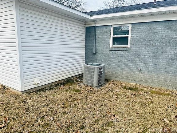 4th image of 2013 Maple St