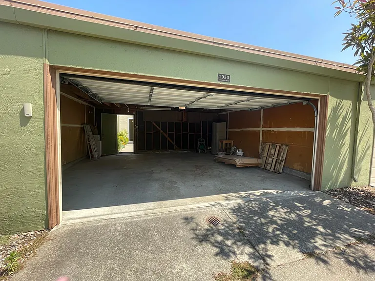 1033 Fontana Dr — Photo 24