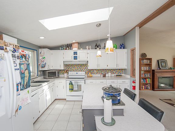 4th image of 9133 W Arrowhead Ave