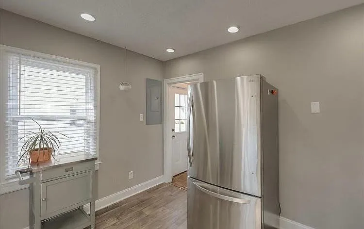 1141 Sparks Rd — Photo 10