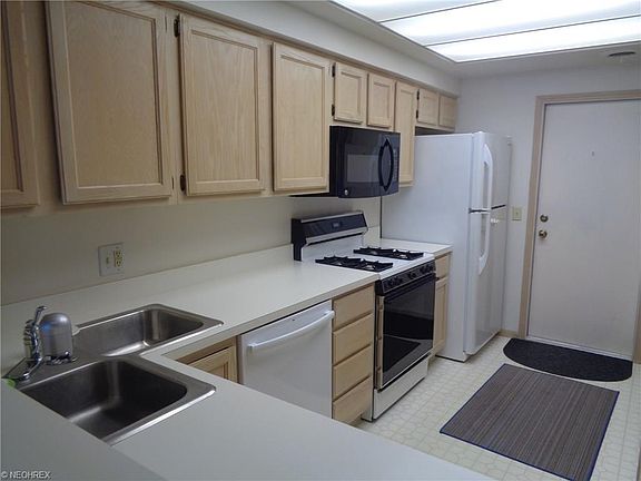 5th image of 8050 Harbor Creek Dr APT 2002