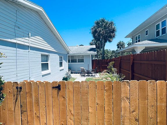 4th image of 921 N Wild Olive Ave #3