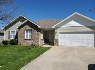 1201 Applelane Dr, Lebanon, MO 65536