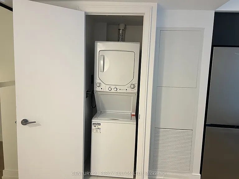 1 Jarvis St #321 — Photo 7