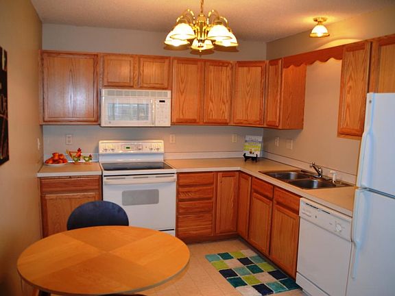 4th image of 1555 County Road D E Unit B