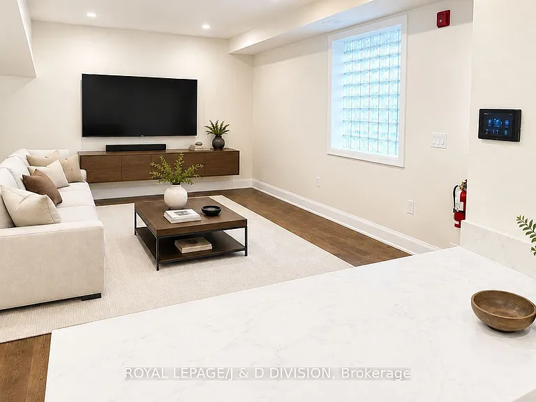 2579 Yonge St #202 — Photo 8