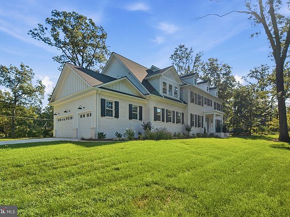 3rd image of 1142 Cameron Rd