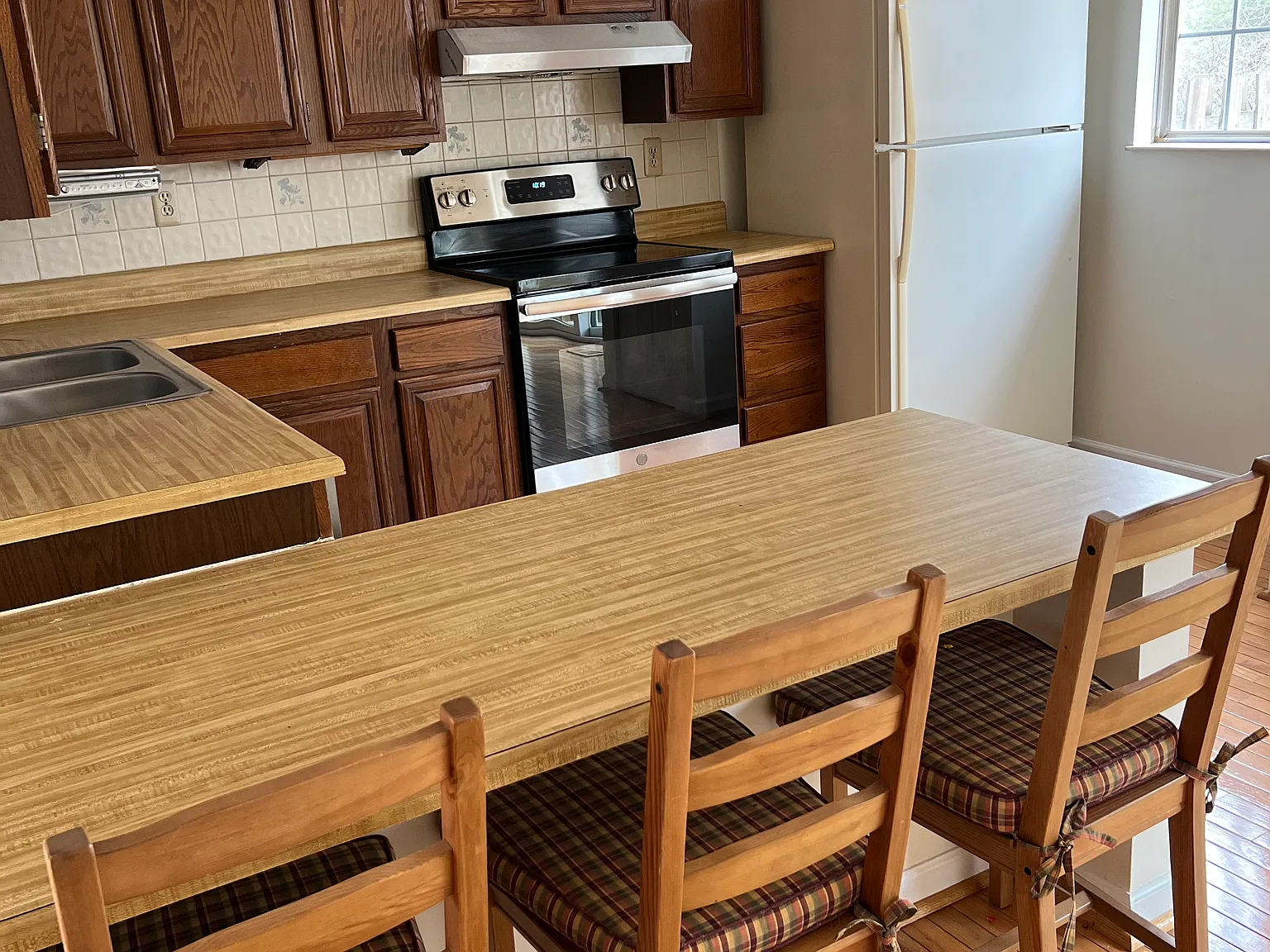3 bed, 1364 sqft, $2,400 — Photo 4