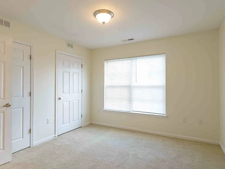 Robinson Park Apartments — Photo 6